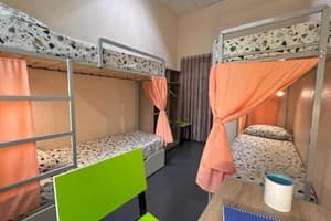 Хостел Amely. Место в мужском 10-местном номере  4